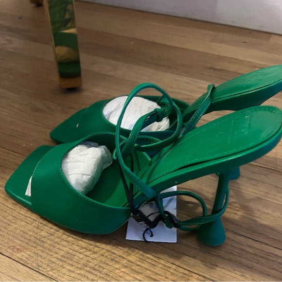 NEW. ZARA Heeled sandals. - Picture 2 of 6